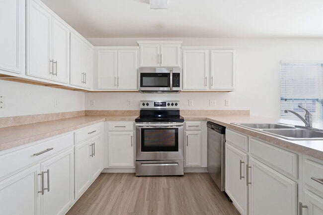 Building Photo - 3916 Sabre Ln