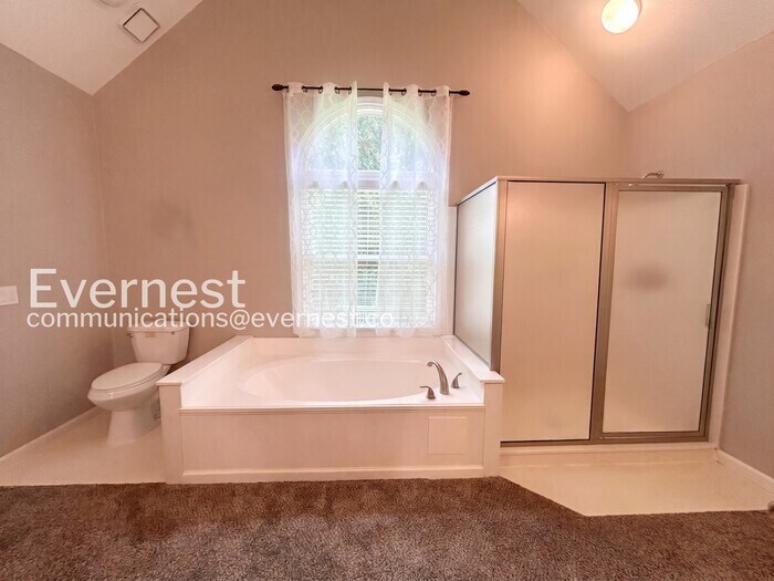 Building Photo - 5950 Henley Dr