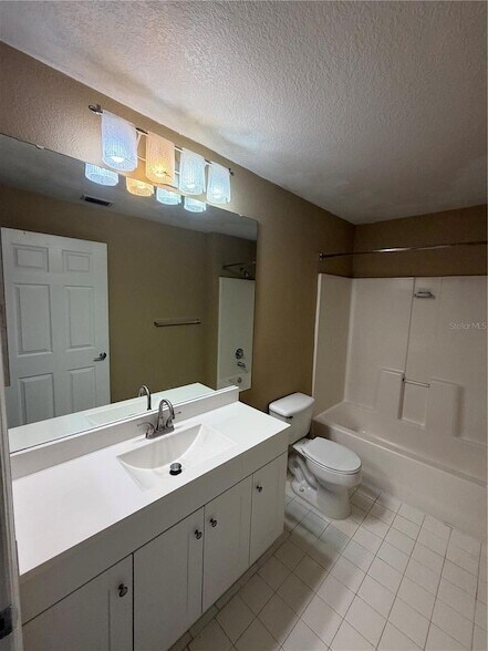 Building Photo - 5475 Vineland Rd