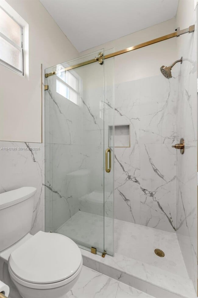 Building Photo - 18560 NE 3rd Ct