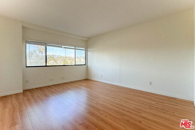 Building Photo - 1118 3rd St