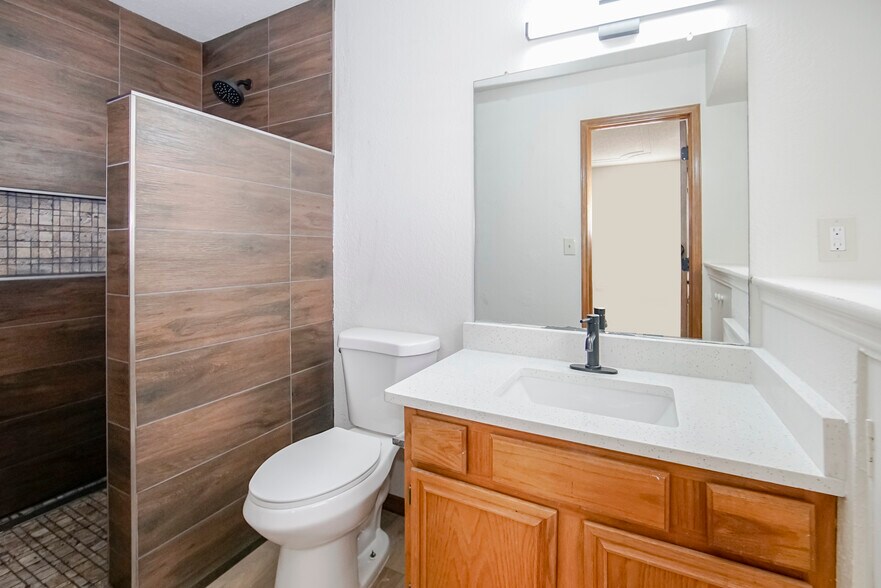 Building Photo - 929 Totonaca Ln
