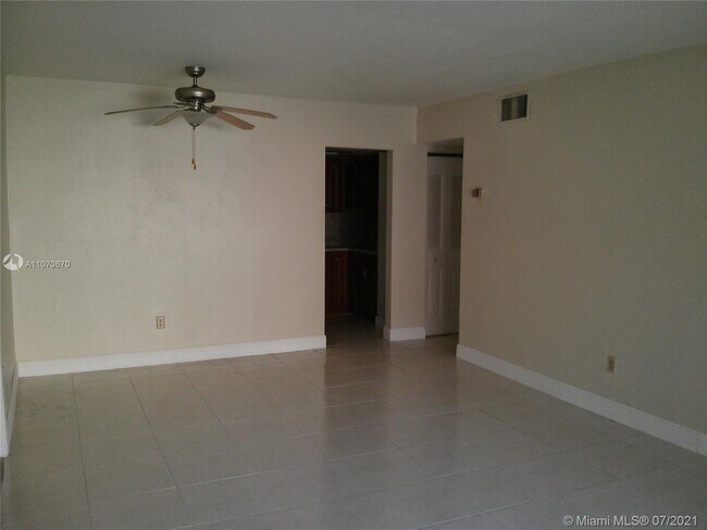 Building Photo - 13751 SW 90th Ave