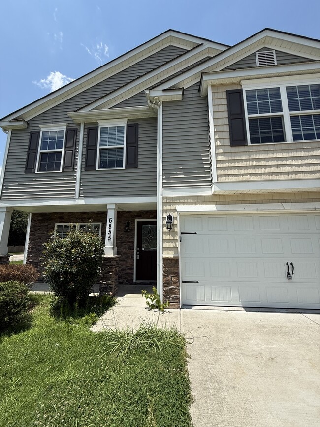Building Photo - 6855 Coopers Hawk Trail