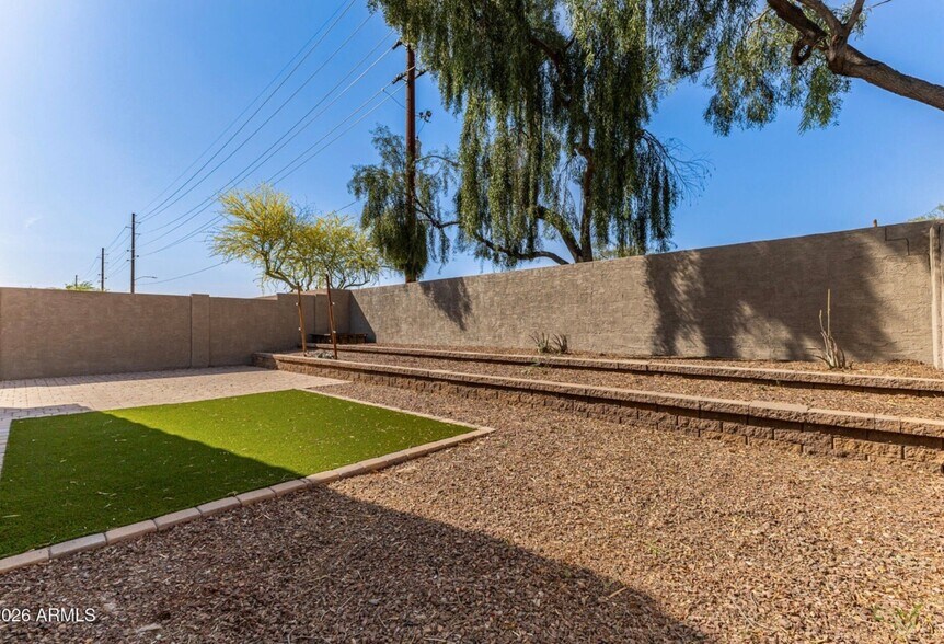 Building Photo - 8782 W Shaw Butte Dr