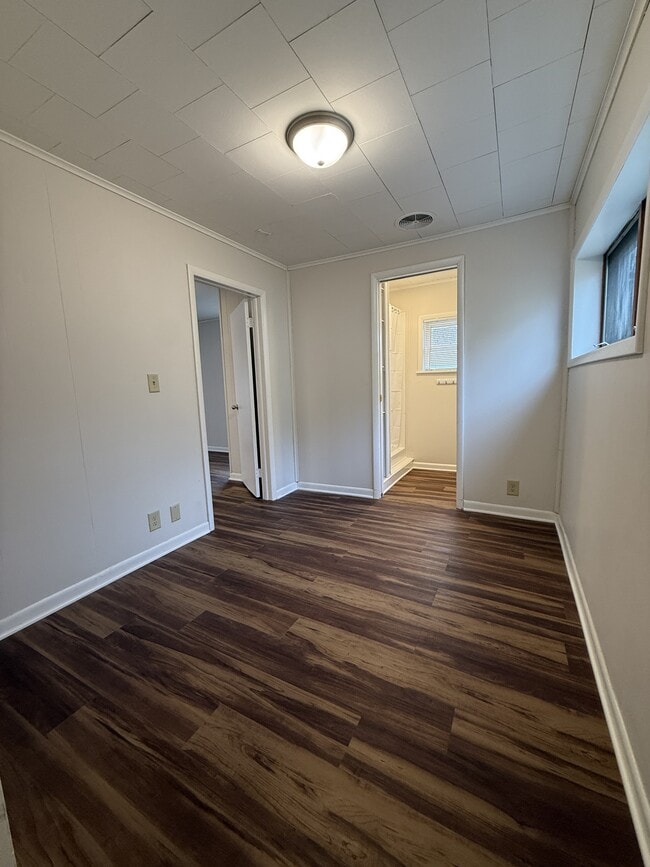 Building Photo - 211 E Park St