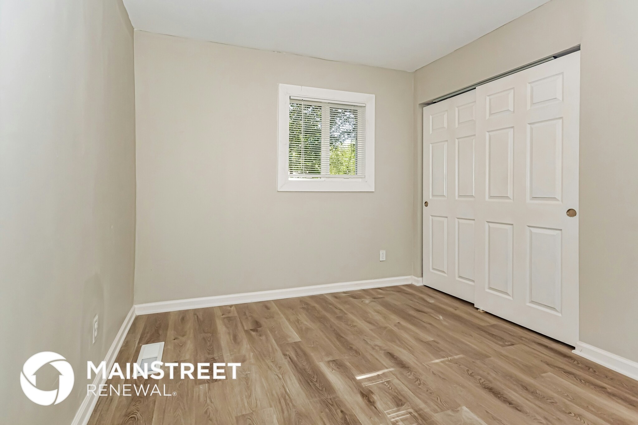 Building Photo - 2813 Falcon Dr