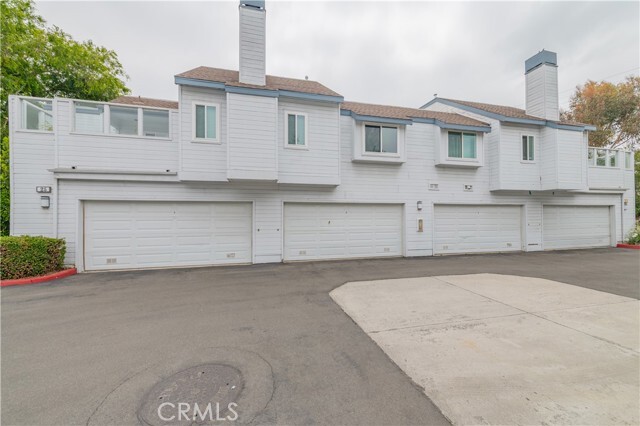 Building Photo - 15 Greenmoor