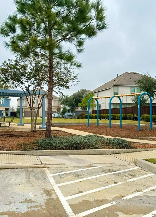 Building Photo - 4015 Champlain Wy