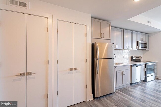 Building Photo - 1245 Ridge Ave