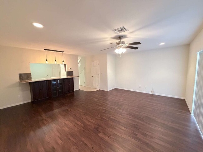 Building Photo - 2 Bedroom Lakeview Winter Haven Home Now Available for Rent!