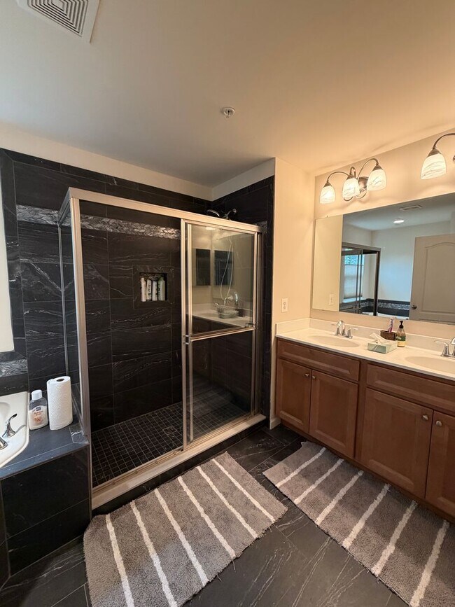 Building Photo - Mockingbird Cr Townhouse Available!!!