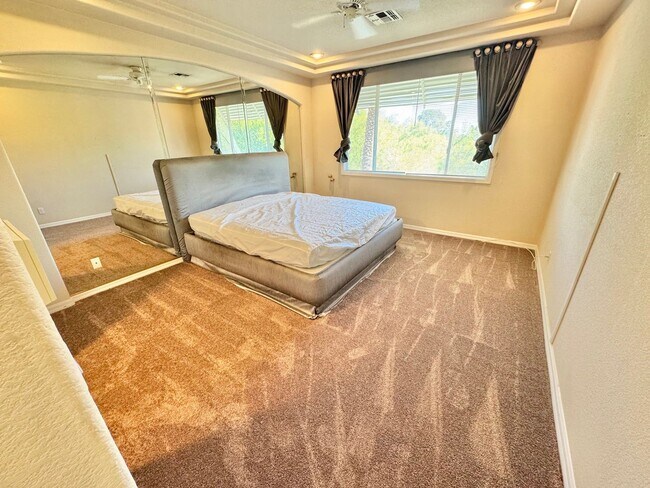 Building Photo - GATED COMMUNITY - TOP FLOOR CONDO WITH BALCONY IN SUMMERLIN