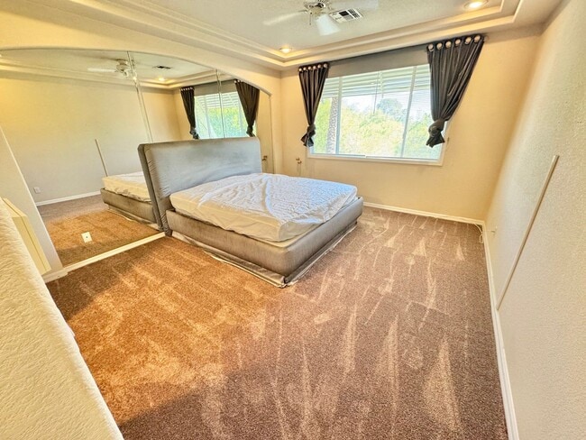 Building Photo - MOVE IN SPECIAL WITH THIS BEAUTIFUL GATED COMMUNITY - TOP FLOOR CONDO WITH BALCONY IN SUMMERLIN