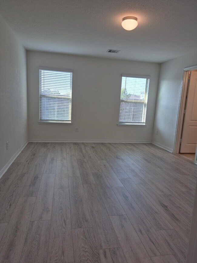 Building Photo - 6715 Hillsdale Creek Dr