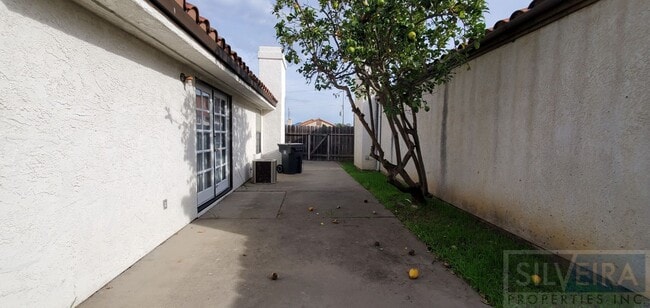 Building Photo - Gated Community 3 Bedroom 2 Bath in Preisker Gardens!