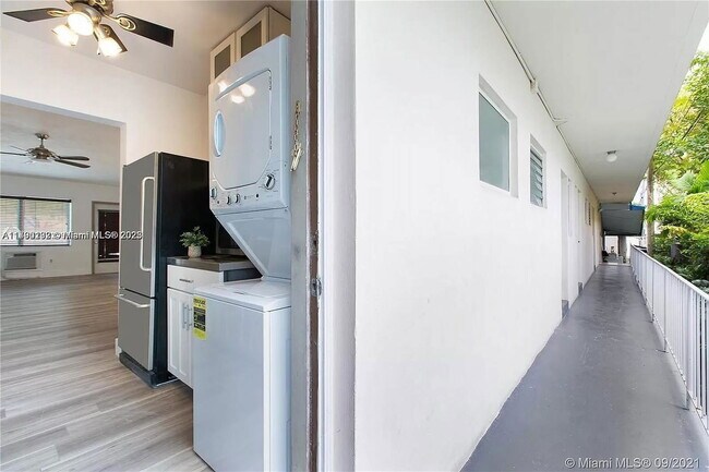 Building Photo - 641 Española Way Apt #9, Miami Beach, FL 3...