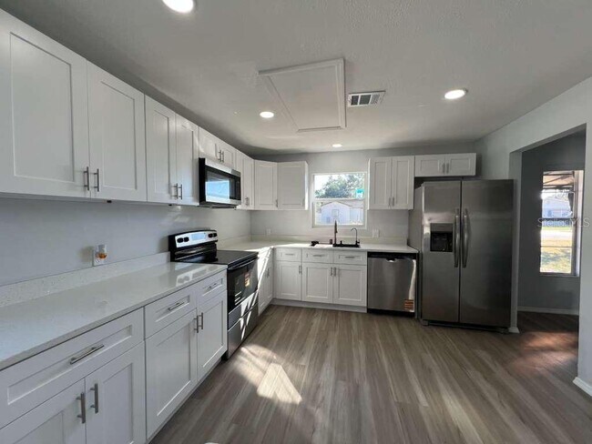 Building Photo - 1731 Ave C NE