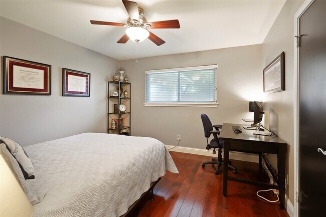 Building Photo - 10710 Overbrook Ln