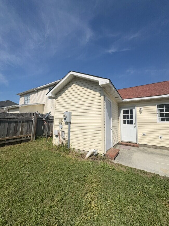 Building Photo - 996 W Pueblo Dr