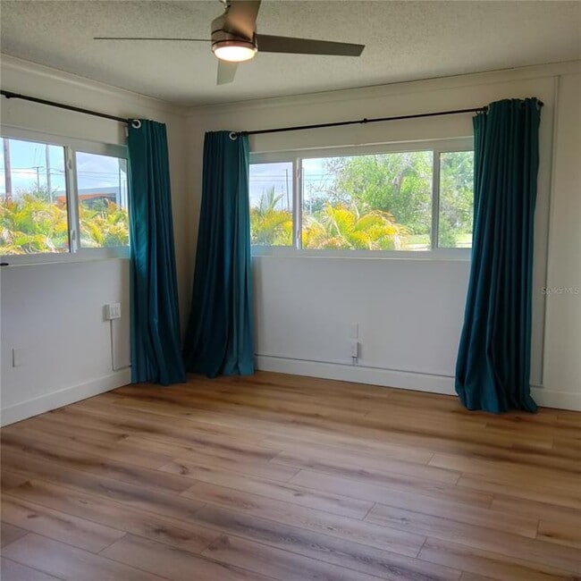 Building Photo - 351 Davenport Ave NE