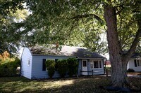 Building Photo - 3 Bedroom House