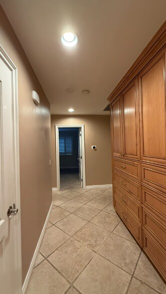 Building Photo - 5331 Tattershall Ave