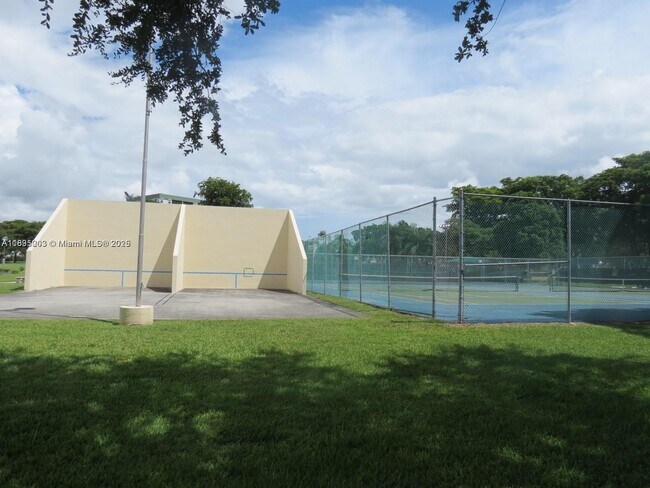 Building Photo - 2312 S Cypress Bend Dr
