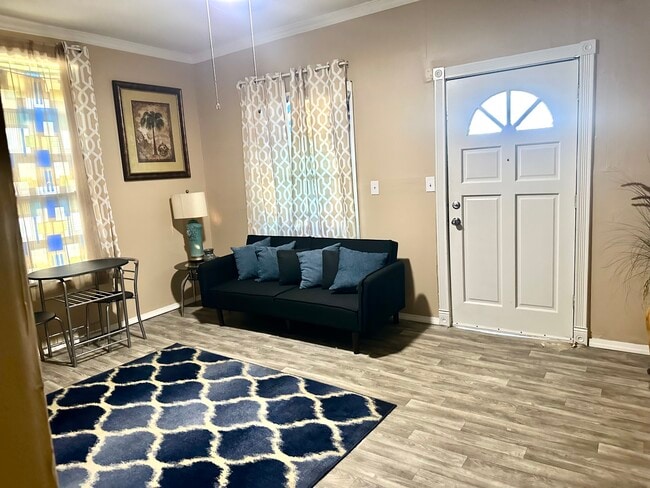 Building Photo - Cozy one bedroom