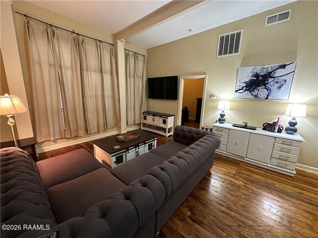 Building Photo - 333 Julia St