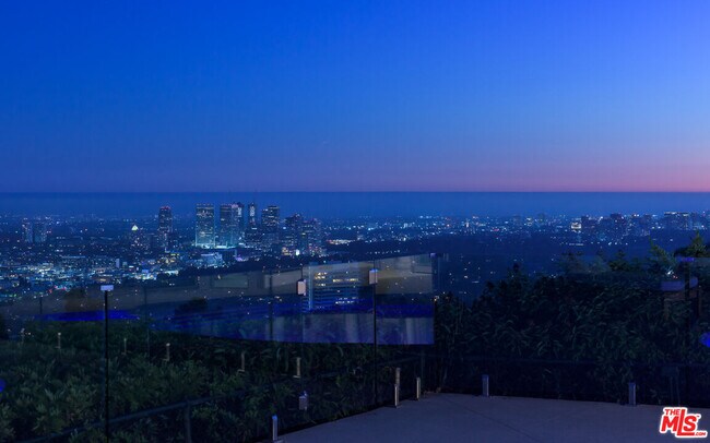 Building Photo - 1542 Blue Jay Way