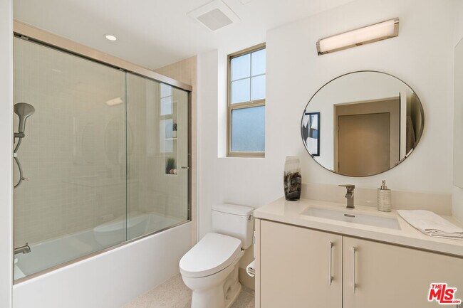 Building Photo - 130 S Sepulveda Blvd