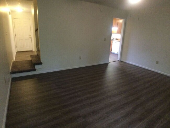 Building Photo - Christiansburg, 3 BR / 2.5 BA Available April 27th