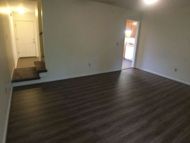 Building Photo - Christiansburg, 3 BR / 2.5 BA Available June 1st