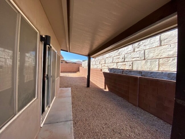 Building Photo - SPACIOUS HURRICANE HOME FOR RENT