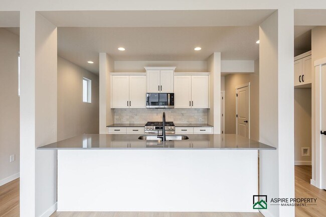 Building Photo - Brand New 4 Bed 3 Bath