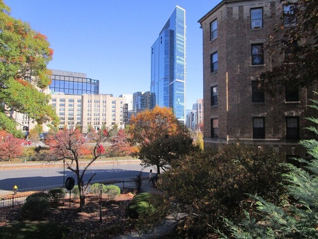 Building Photo - 122 Riverway