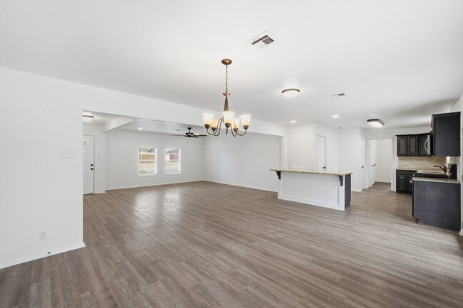 Building Photo - 917 Susan St