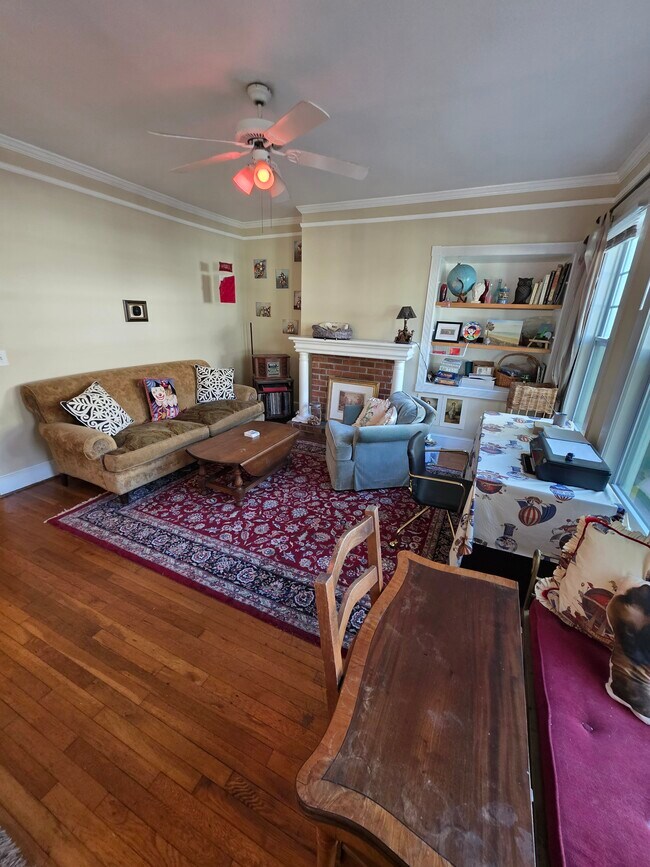 Building Photo - 965 Myrtle St NE