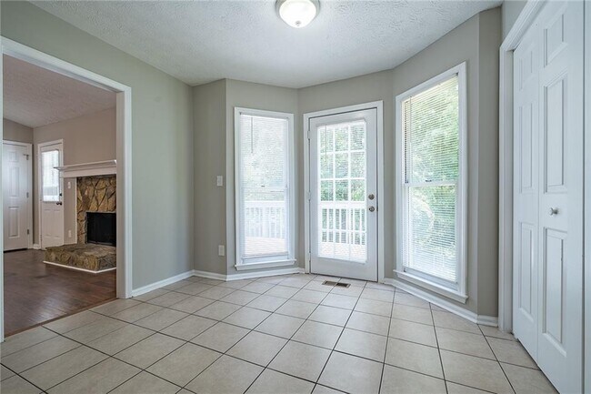 Building Photo - 493 Silverthorne Cir