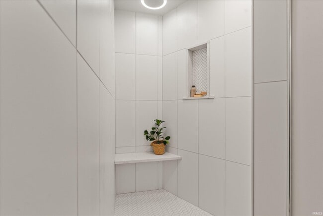 Building Photo - 2121 E Madison St