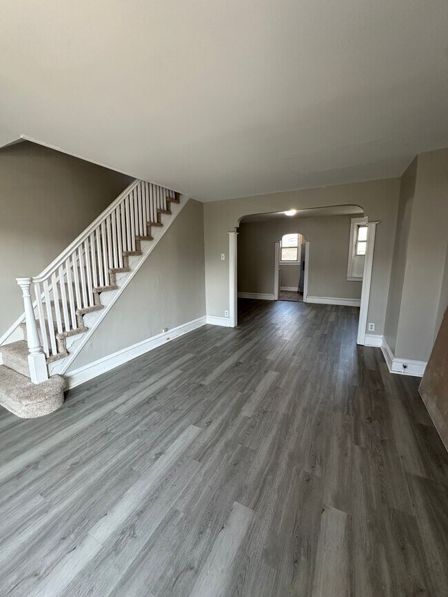 Building Photo - Beautiful 2 Bed/ 2 Full bath for rent with Finished basement.