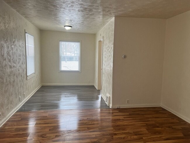 Building Photo - 2bd/1 ba duplex at corner of Colfax and La...
