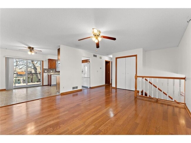 Building Photo - 13753 Glenhurst Ave