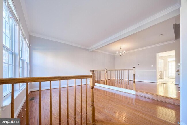 Building Photo - 685 Springhouse Square SE