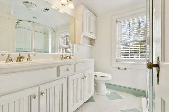 Building Photo - 75 Lodge Rd