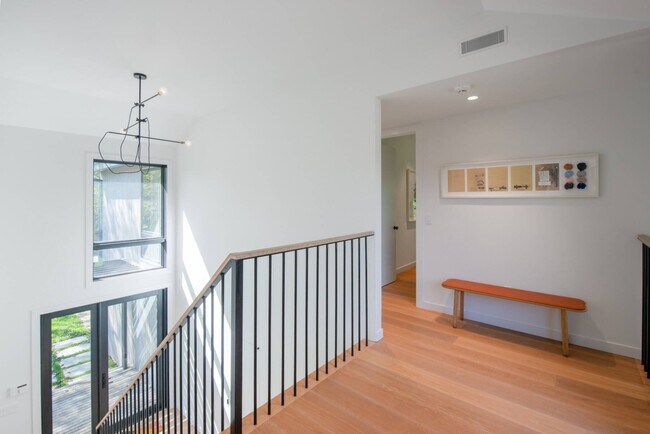 Building Photo - 60 Gansett Ln