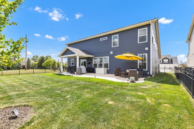 Building Photo - 15611 W Rail Dr