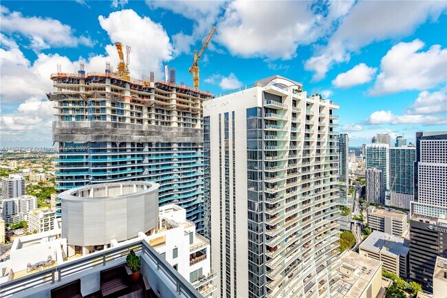 Building Photo - 1060 Brickell Ave