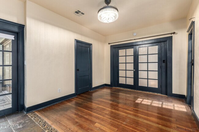 Building Photo - 2034 N Mitchell St